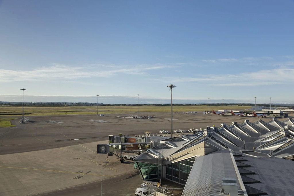 Moxy Lyon Airport