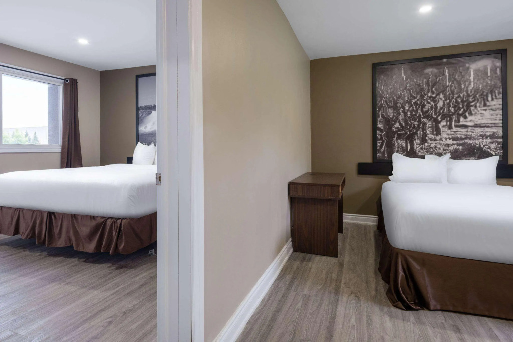 Super 8 by Wyndham Niagara Falls ON