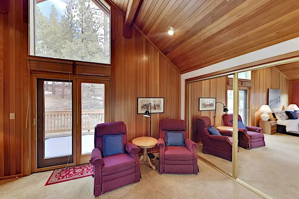 Wooded Getaway W/ 2 Living Areas & Shuttle 3 Bedroom Home