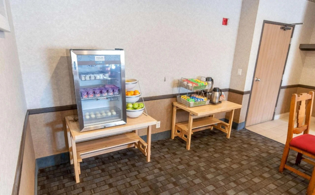 Comfort Suites University