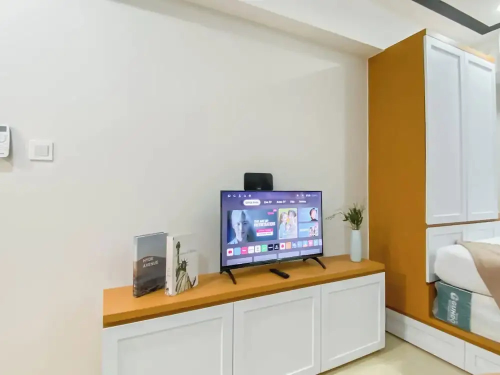 Cozy Living Studio Room At Meikarta Apartment