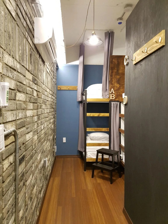 Travel Light Hostel
