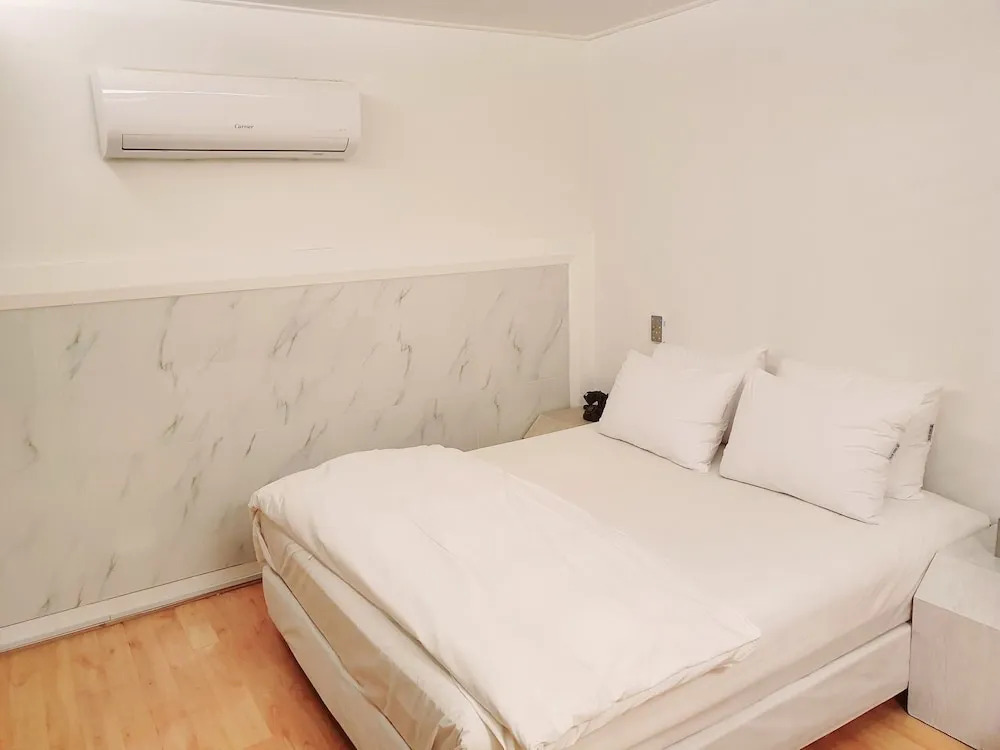 Uneed Hotel
