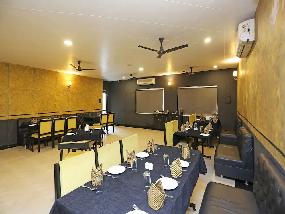OYO 4939 Hotel Highway Inn