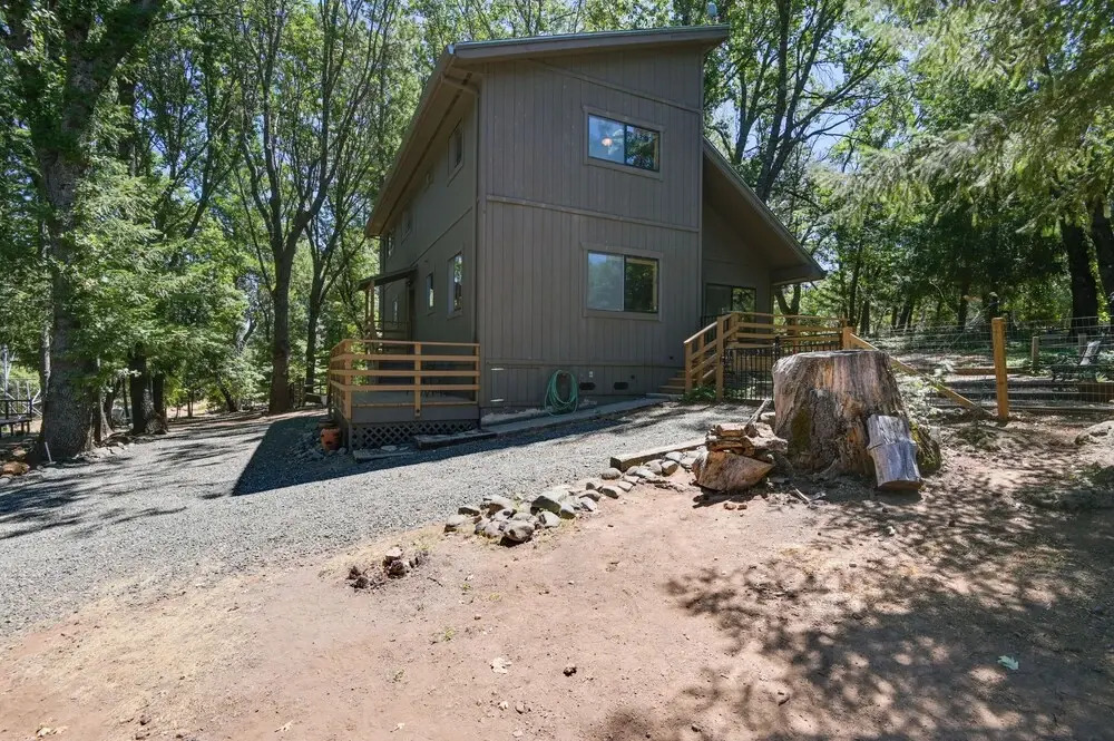 Welcoming Cole Ridge Chalet in Kelseyville!