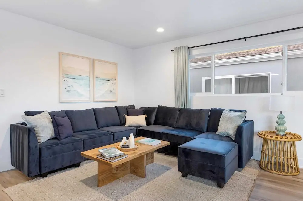 Steps From the Sand/boardwalk Outdoor Dining, Parking, and Patio in Newport