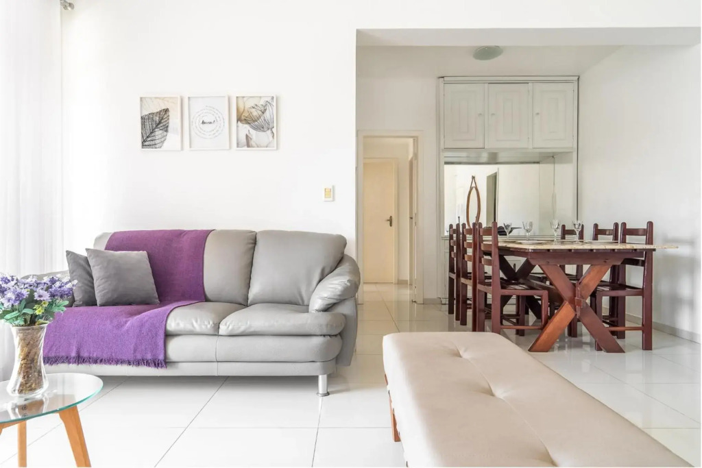 Apartamento a 200m da PRAIA DO FORTE com VISTA, GARAGEM, VARANDAS e Wi-Fi 250 MEGAS