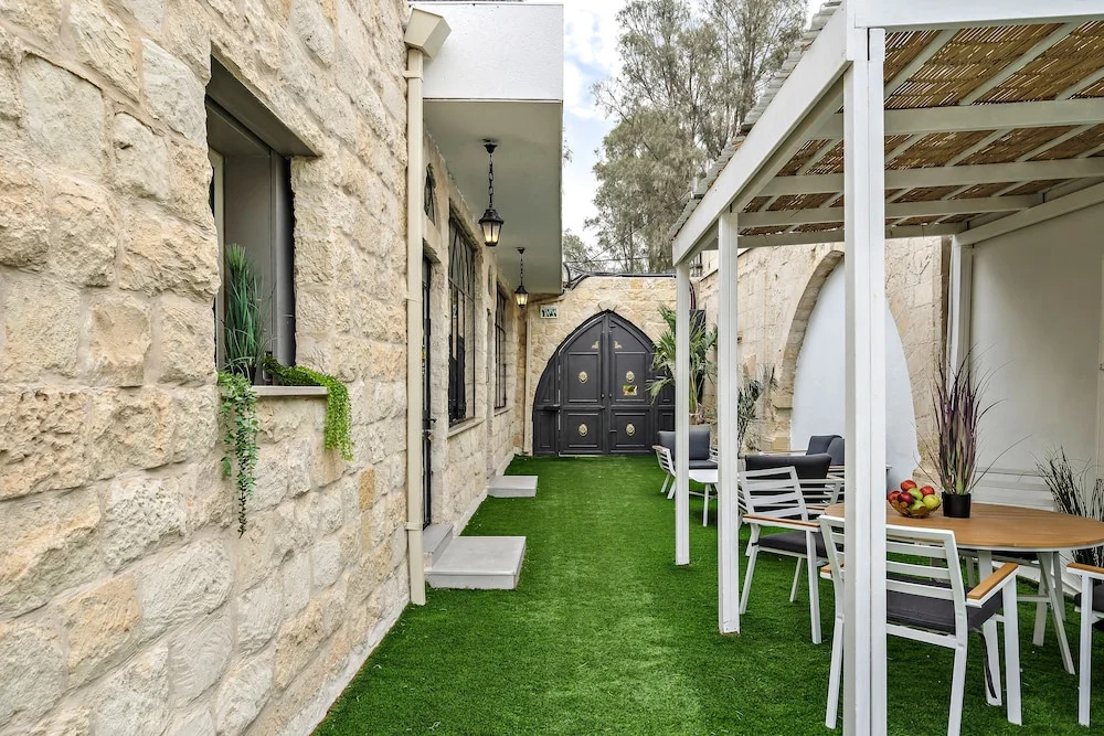 Old City Boutique - By La Finca Hotels- חוויית אירוח יוקרתית, חניה בחינם וקרבה לשדרת הקולינריה של העיר