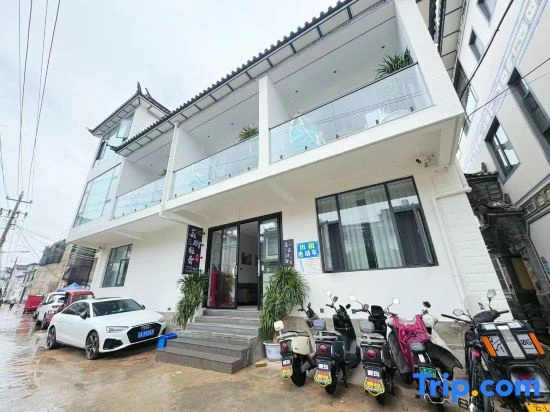 Dali Yunshang Light Luxury Art Residence