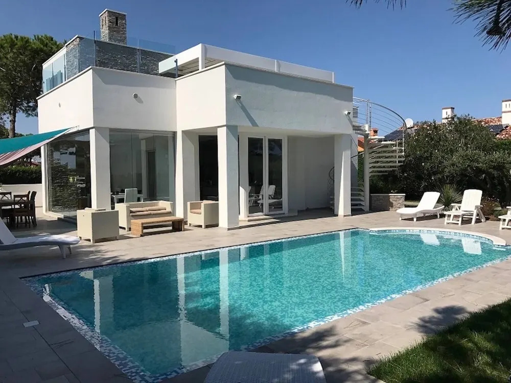 Super Villa With Private Pool in Isola Albarella by Beahost Rentals