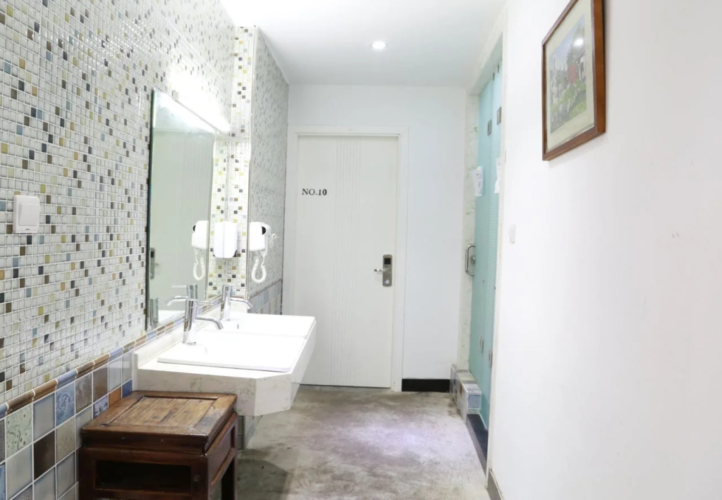 Shanghai Old West Gate Hostel