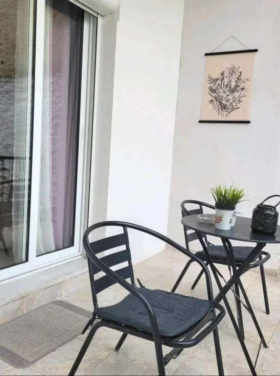 Center Apartment along the Sakoulevas River