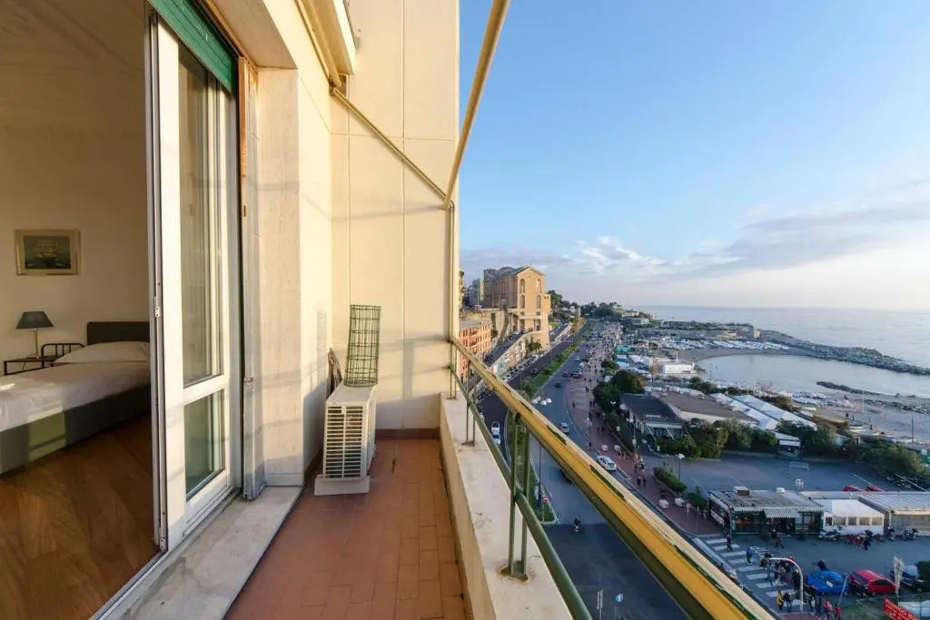 ALTIDO Splendid Apartment for 8 with Beautiful SeaView