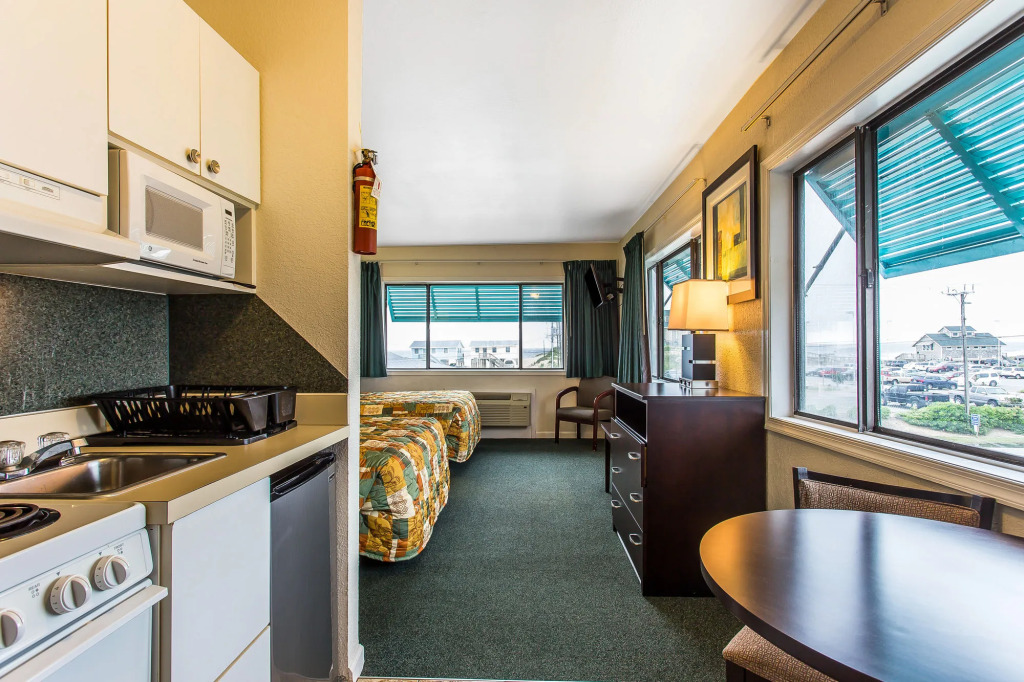 Sea Horse Inn and Cottages