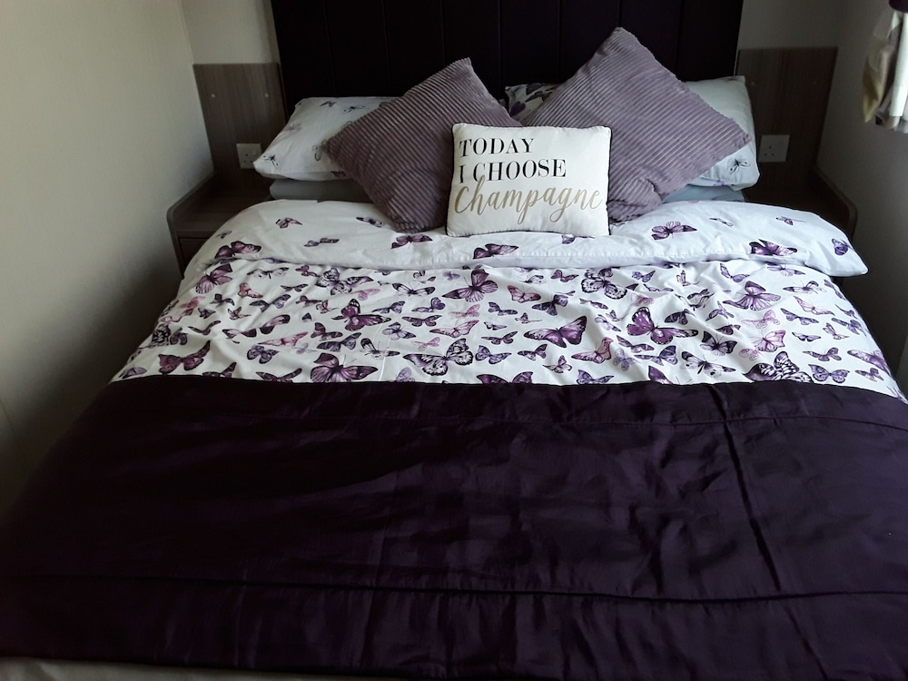 Luxury Caravan Only 10 Mins From the Beach