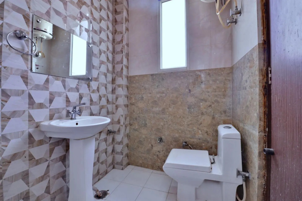 Aarya Hotel