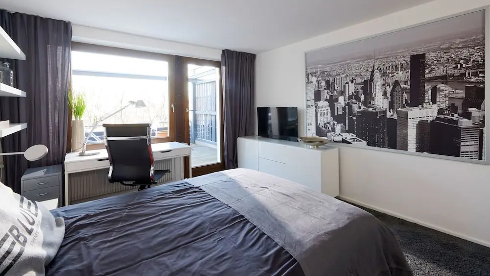 criston apartments - central living P