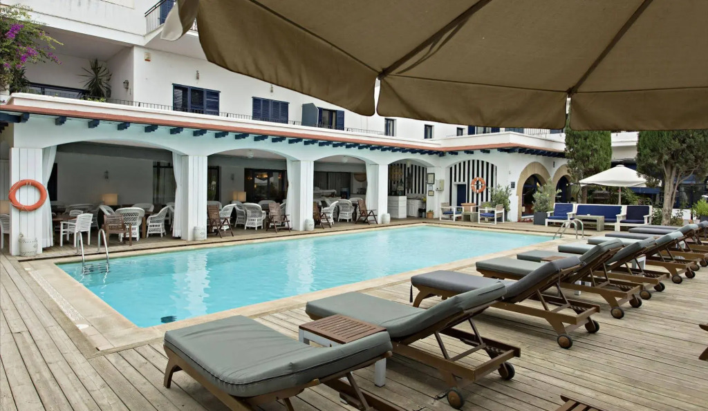 Hotel Trias