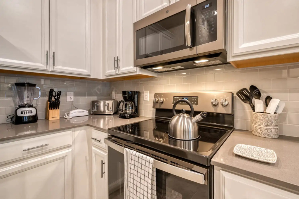 Charming condo with great golf view near Disney