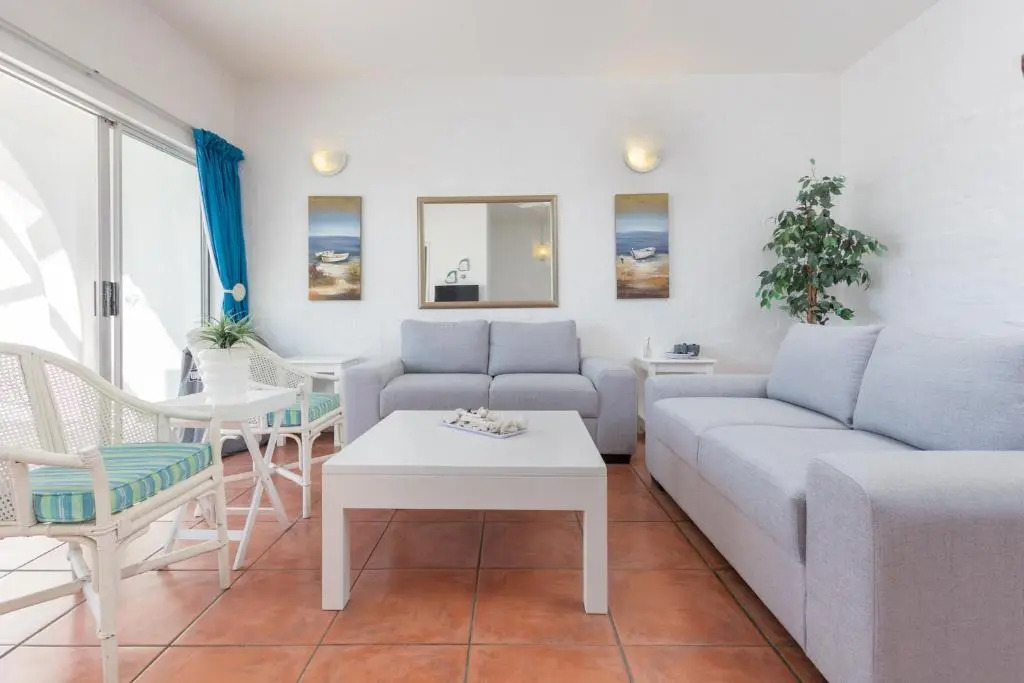 Santorini Thira 40 (FAMILY ONLY)