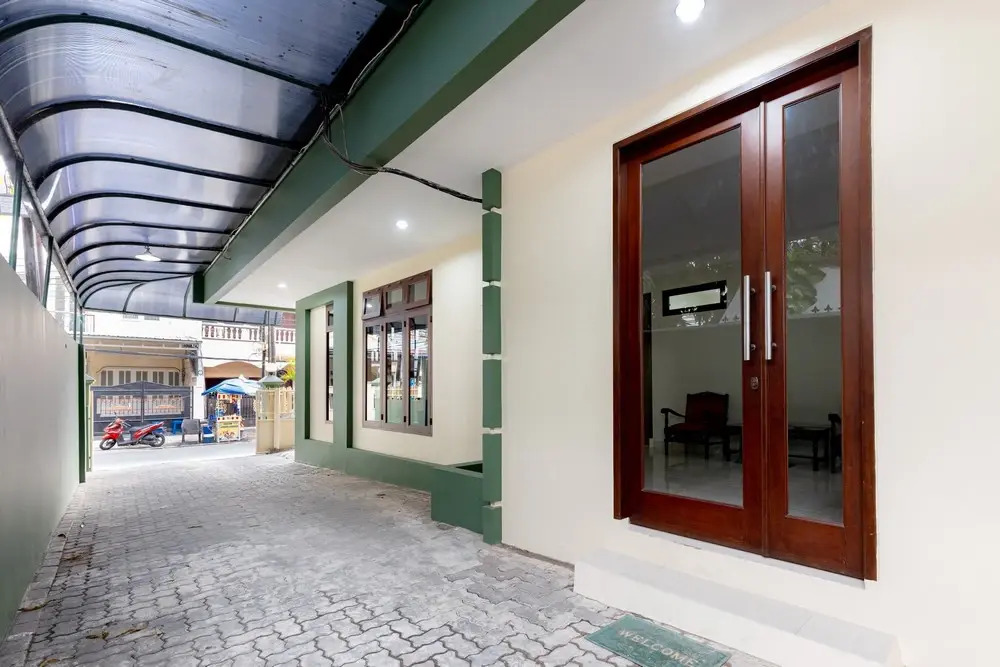 Urbanview Hotel Mitra near Grand Indonesia