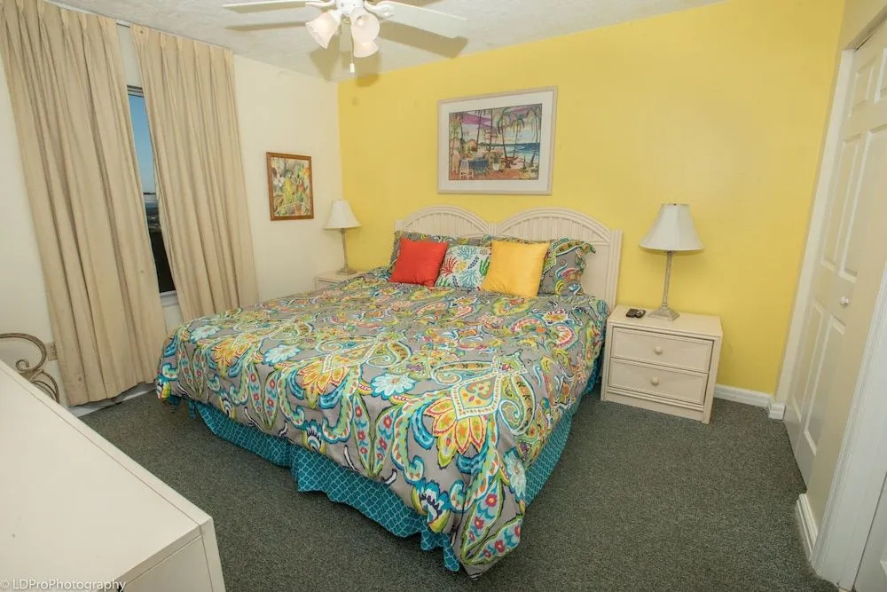 Pelican Beach 1811 1 Bedroom Condo by RedAwning