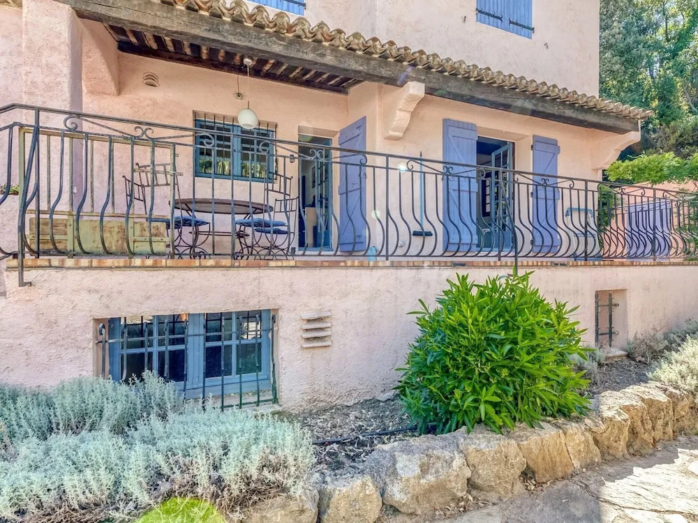 Villa With Guest Accommodation and Heated Pool in Sainte Maxime