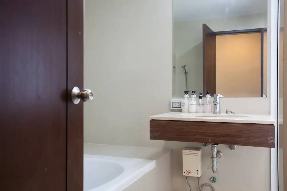 4D - 3 Bedroom Downtown Apartment With Shared Pool