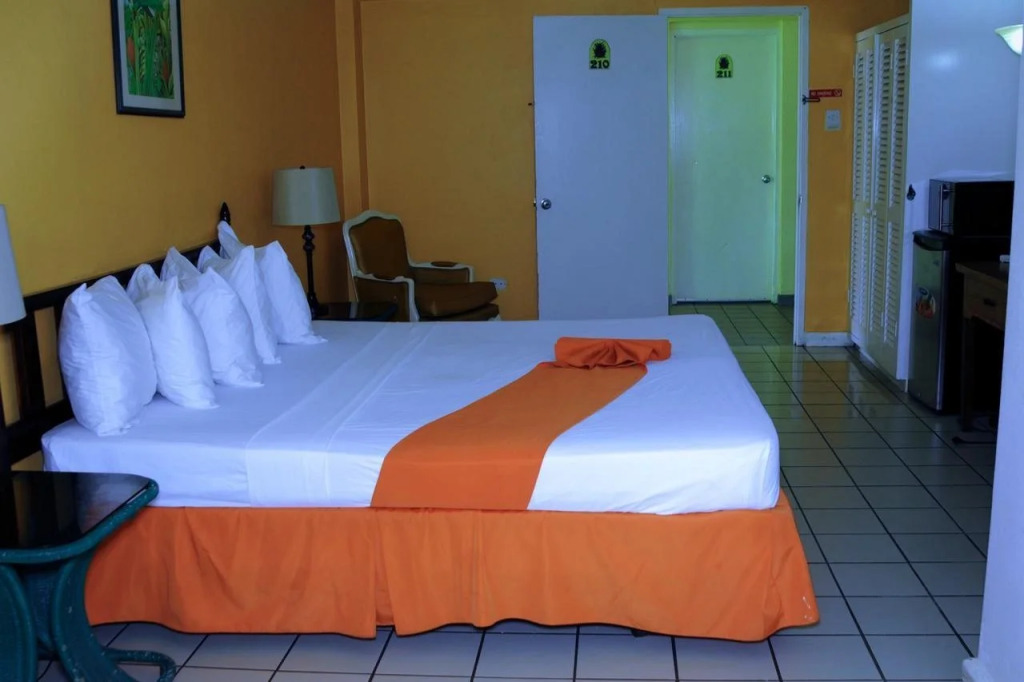 Pineapple Court Hotel