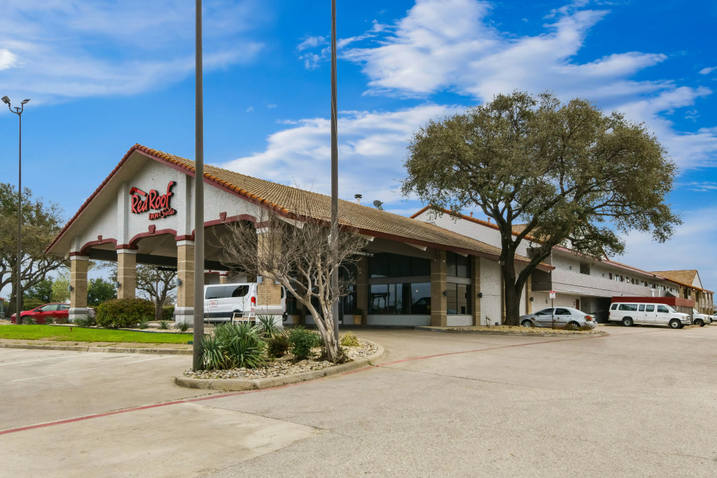 Red Roof Inn & Suites Irving - DFW Airport South