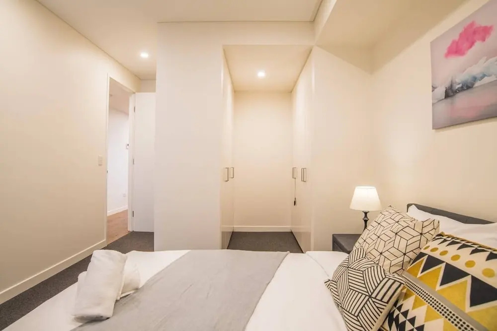 Modern 2bed2bath APT at Neutral Bayparking+wifi