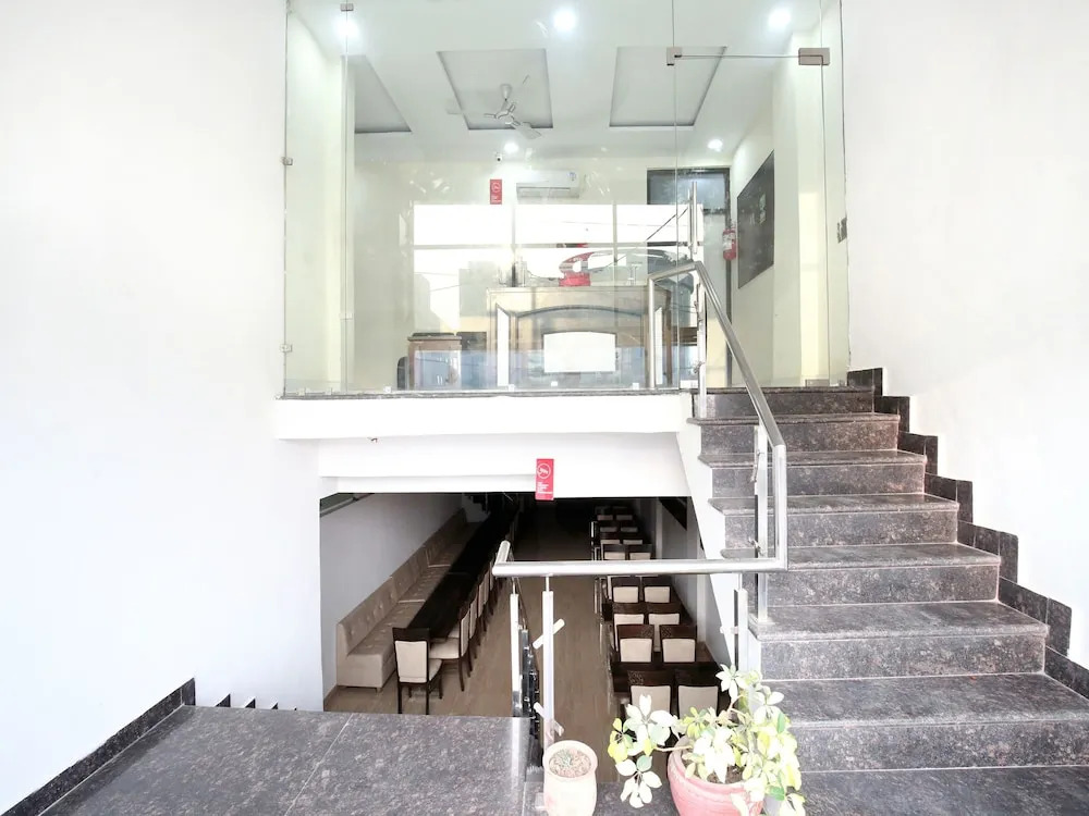 OYO 11034 Hotel JD Plaza