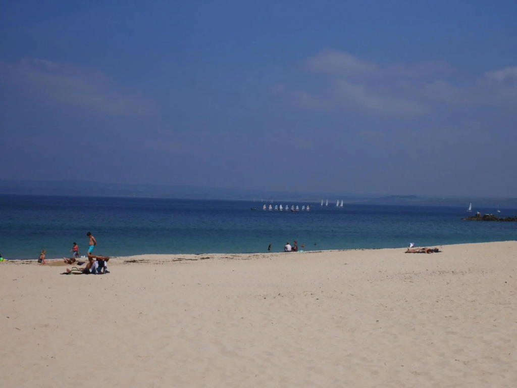 Comfortable Holiday Home With Partial sea Views, Douarnenez-treboul