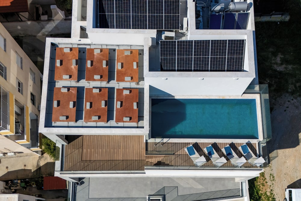 103 Piliou - City View Balcony & Shared Rooftop Pool