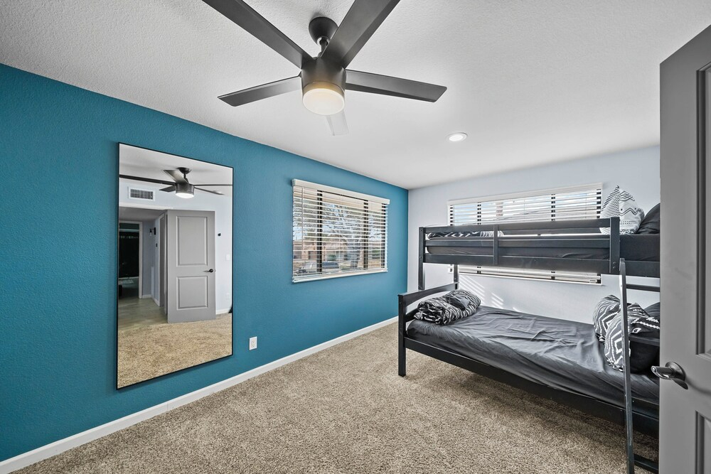 Sunny Arizona Oasis w/ Views - 2 Mi to Lake Havasu
