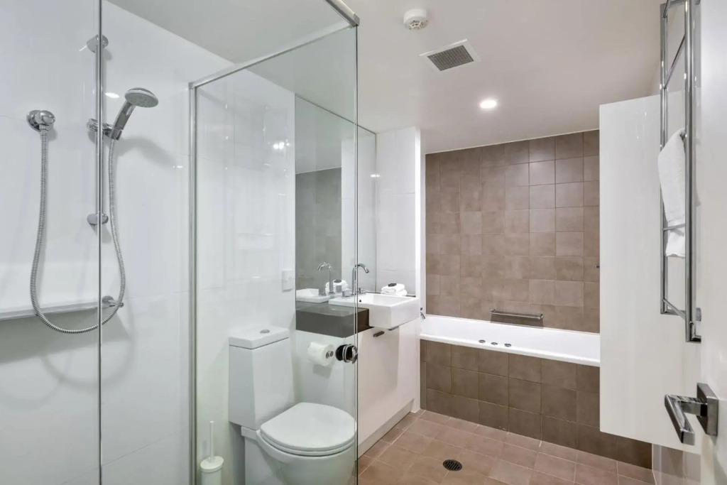 Elevation 3 bedroom with gas fire and spectacular views