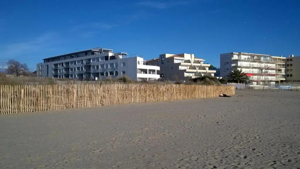 AS14629 - P2 Mezzanine avec vue mer latérale, dans une résidence sur plage avec parking privé