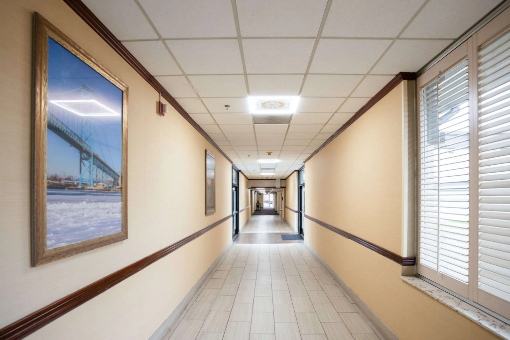 Clarion Hotel Detroit Metro Airport