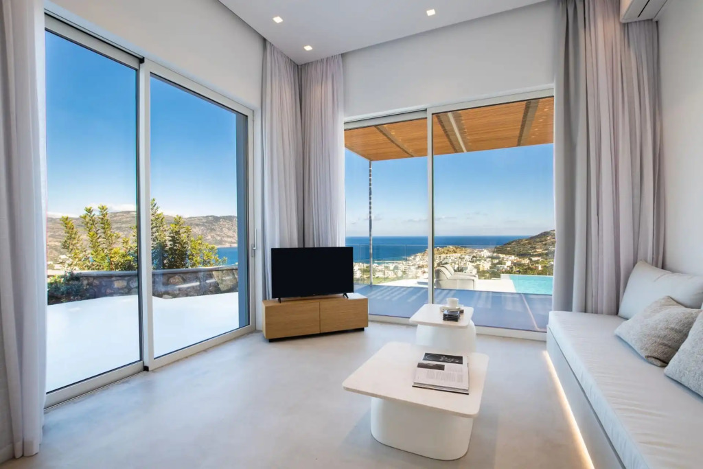 ISTIA LUXURY VILLAS