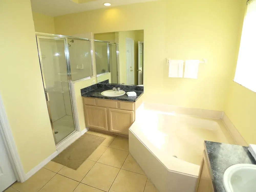5 Bed Pool Home In Golf Community 131