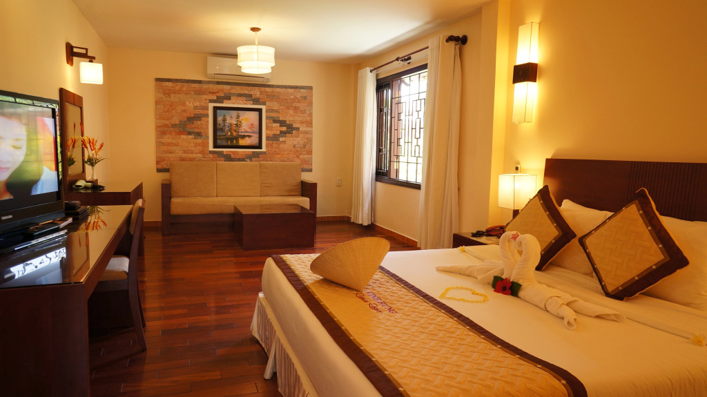 Vinh Hung Riverside Resort & Spa