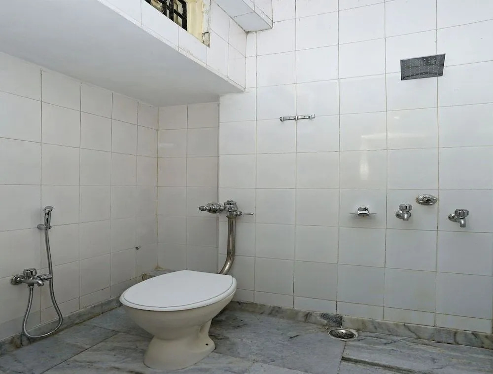 OYO 11715 MCC Guest House