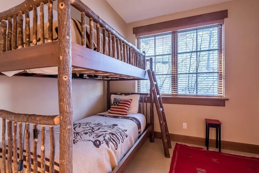 Westridge #27 - 3 Br Condo