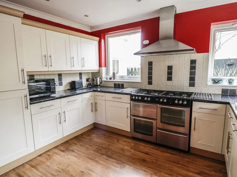27 Berries Avenue