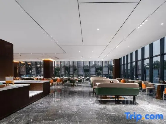 Jinliyuncheng Hotel (Qiankun New Town Shopping Outlet, Hubei Polytechnic Institute)