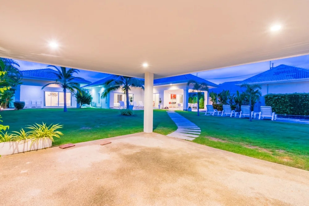 Hua Hin Pool Villa with 4 Bedrooms L50