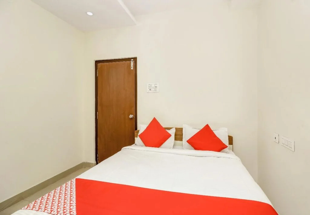 Sri Lakshmi Deluxe By OYO Rooms
