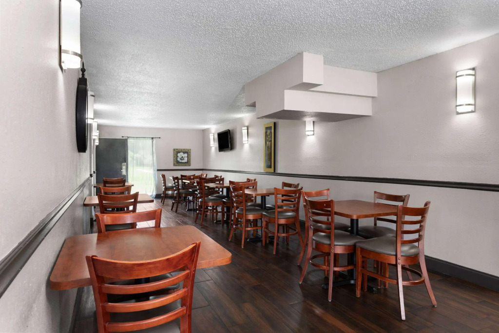 Days Inn by Wyndham Wildwood I-75