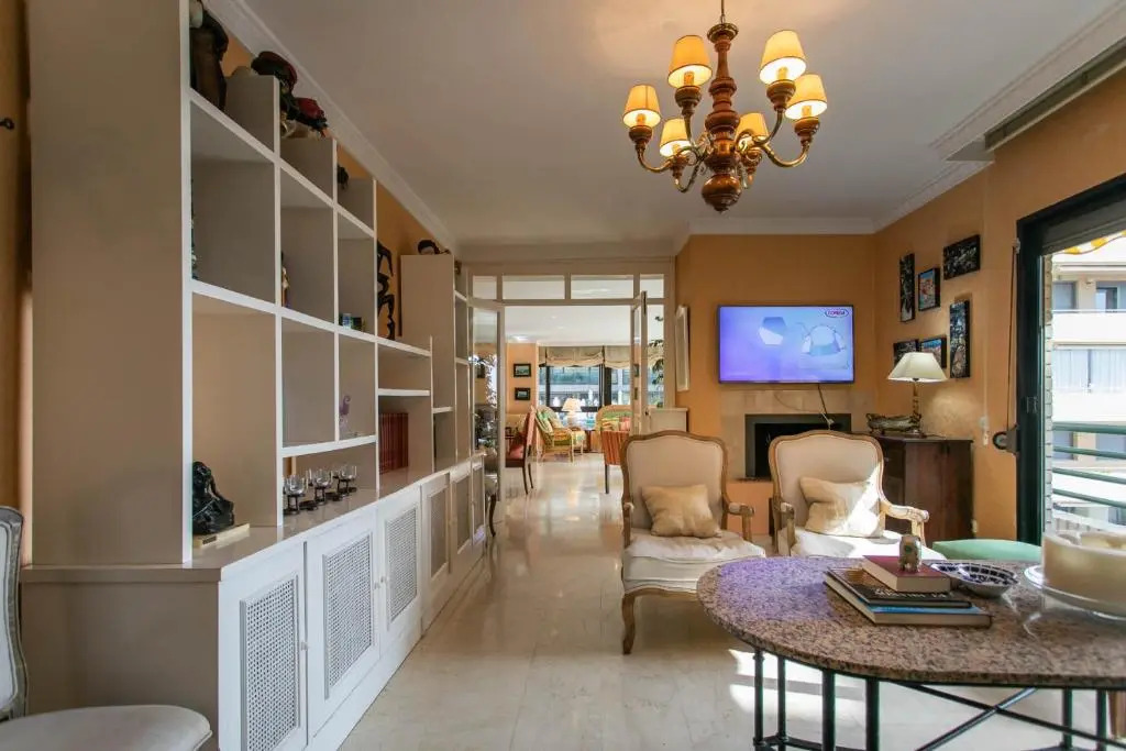 4 bedroom apartment close by beach in Fuengirola