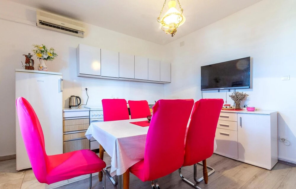 Stunning Apartment in Podstrana With 2 Bedrooms and Wifi